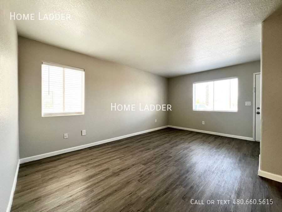 4959 S Park Ave #104 - Photo 5 of 17