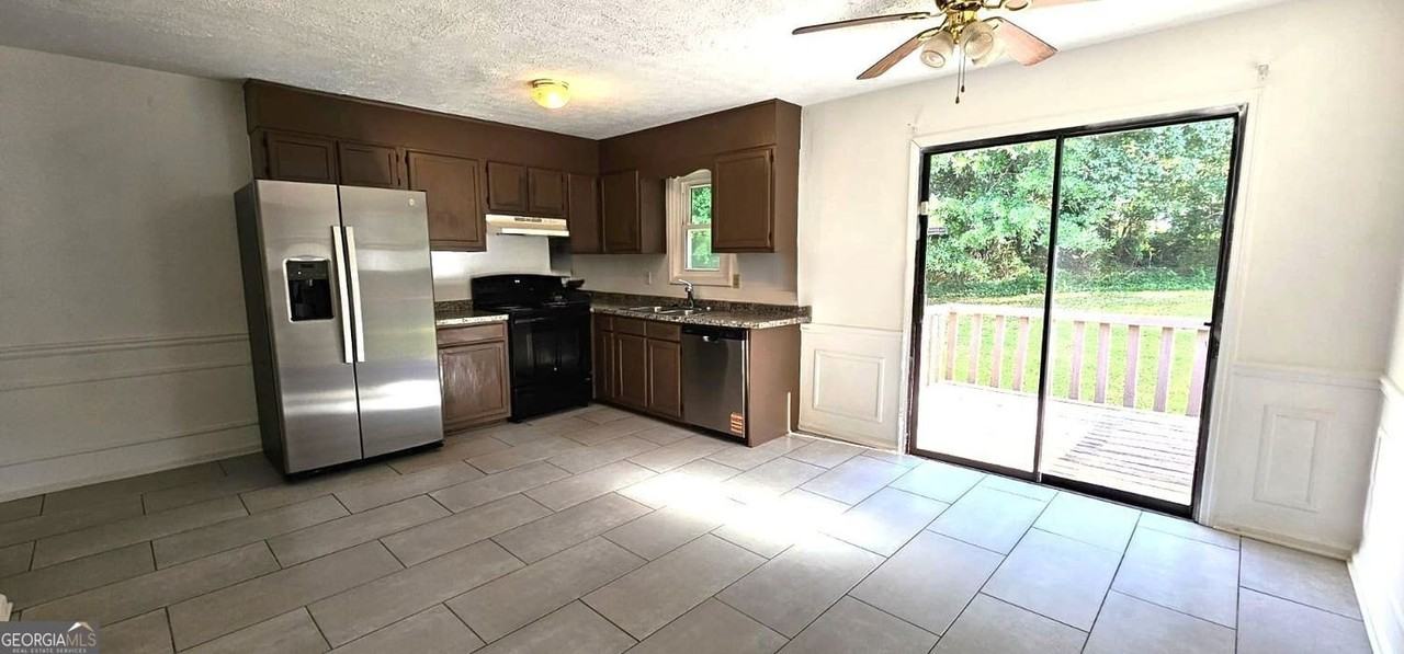 805 Arbor Hill Dr - Photo 2 of 14