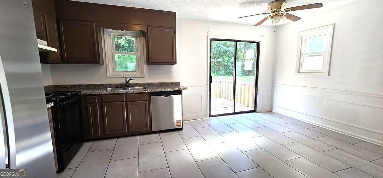 805 Arbor Hill Dr - Photo 3 of 14