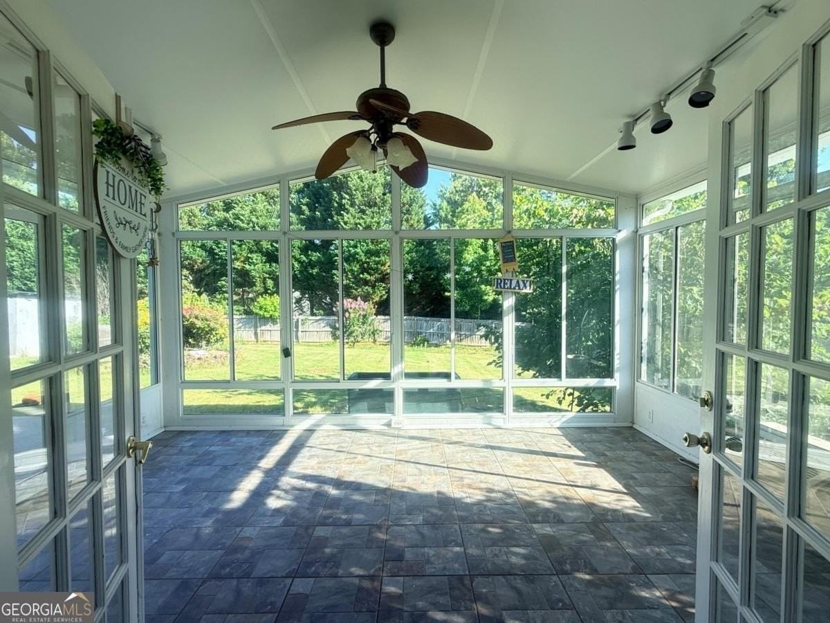 645 Highpoint Way - Photo 7 of 14