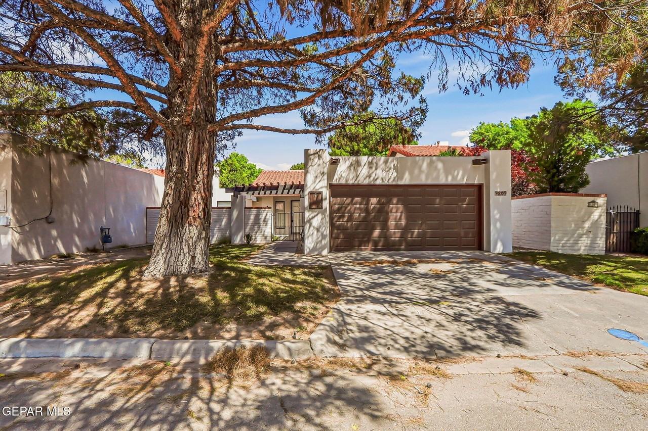 5205 Valley Spring Way - Photo 2 of 25