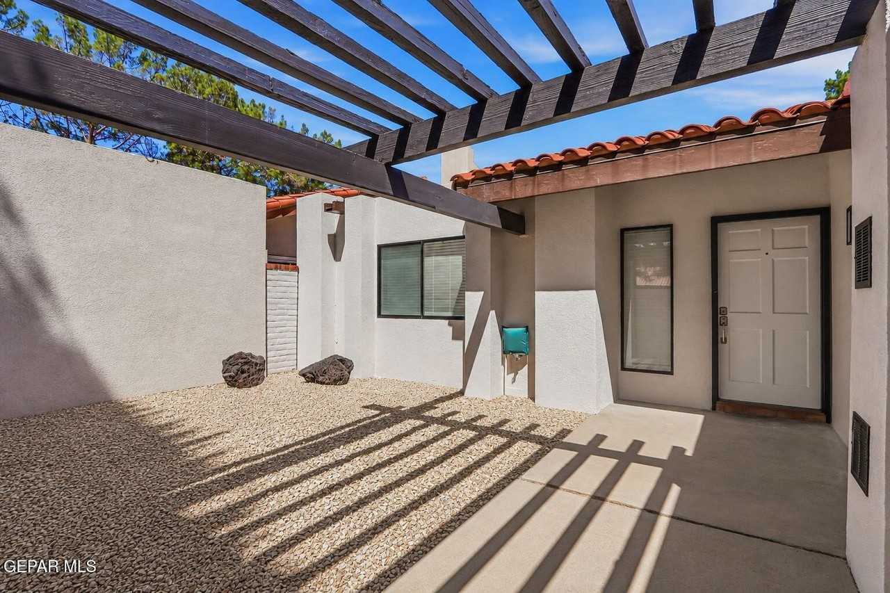 5205 Valley Spring Way - Photo 6 of 25