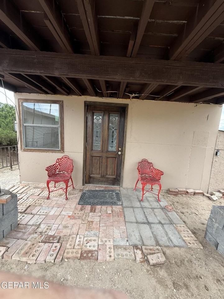 1018 Lakewood Rd #B - Photo 4 of 18