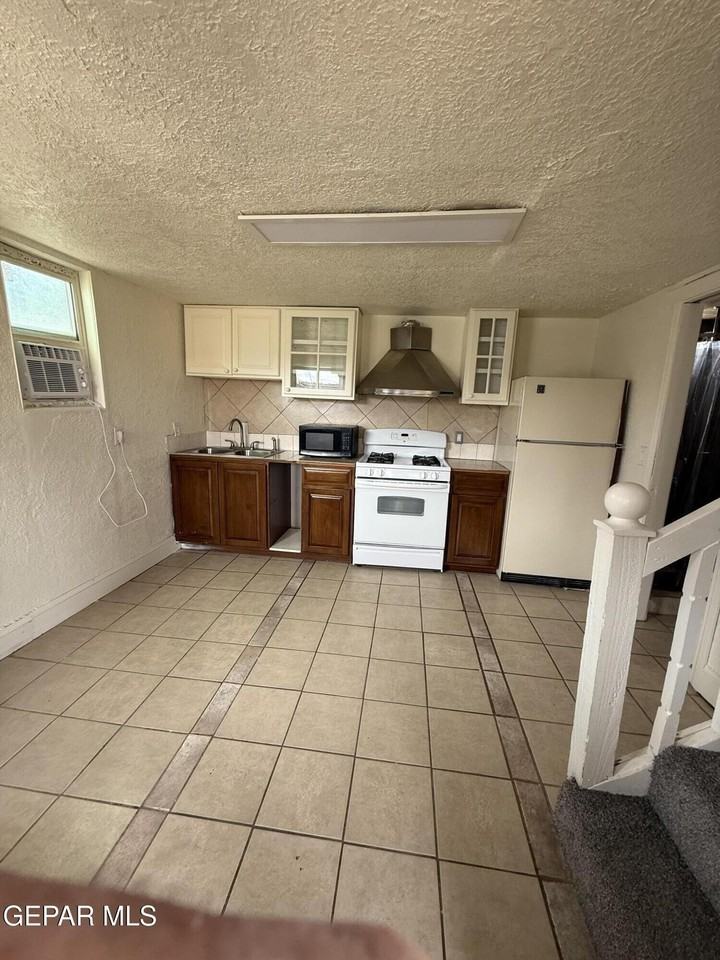 1018 Lakewood Rd #B - Photo 5 of 18