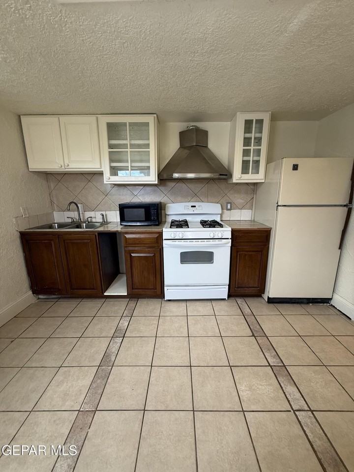 1018 Lakewood Rd #B - Photo 6 of 18