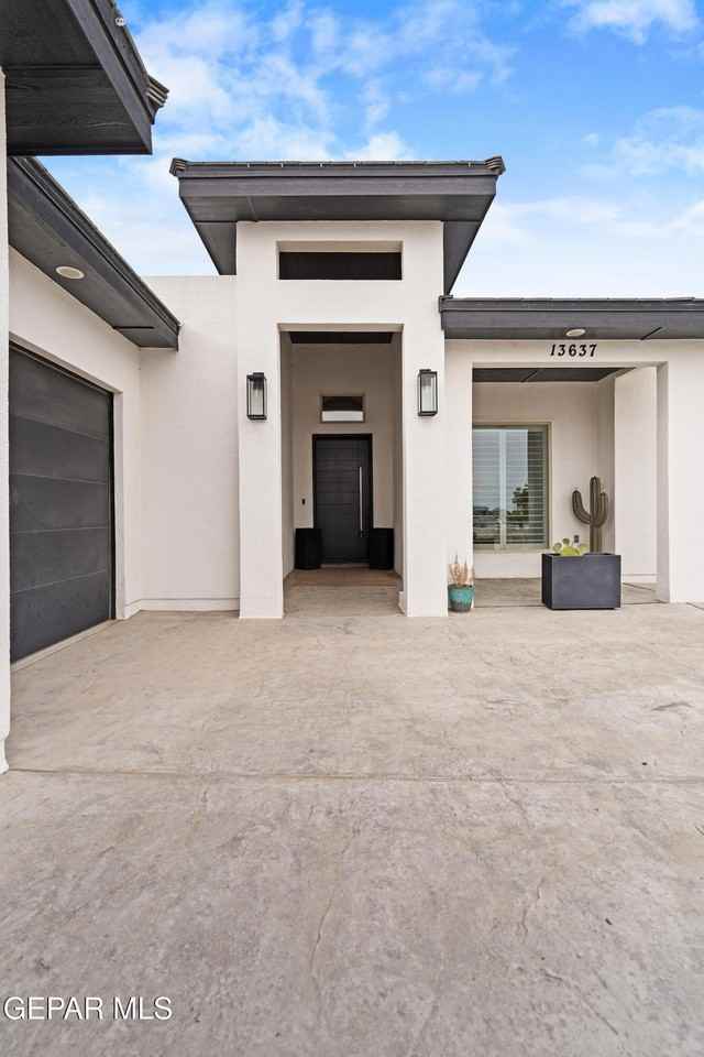 13637 Chepstow Ct - Photo 4 of 37