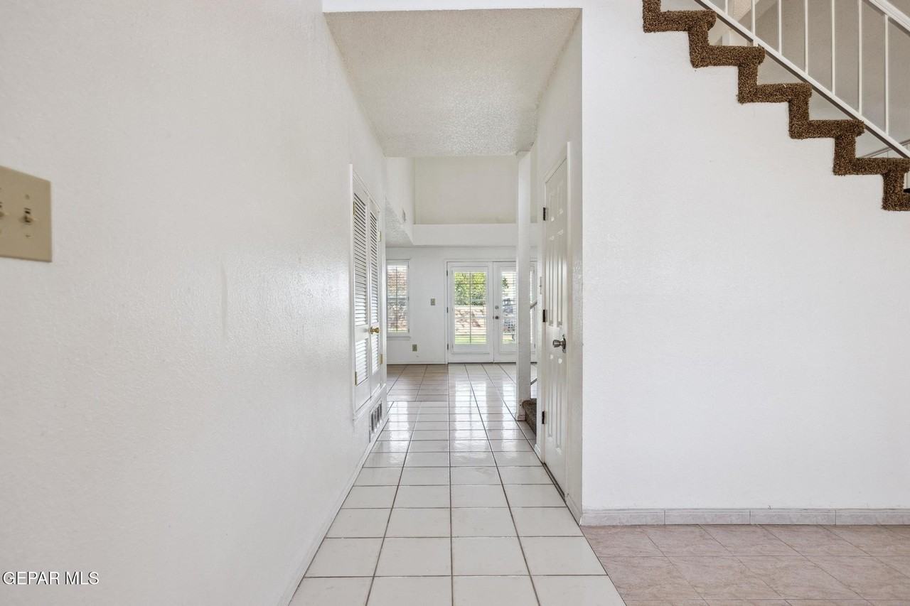 11648 Lake Erie Dr - Photo 4 of 28