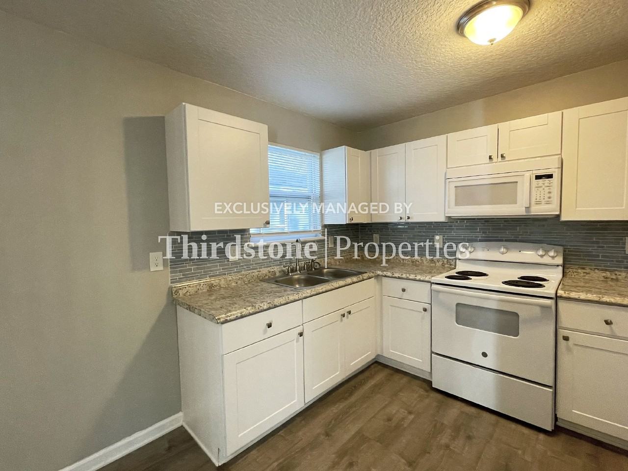 371 Smith St - Photo 5 of 21
