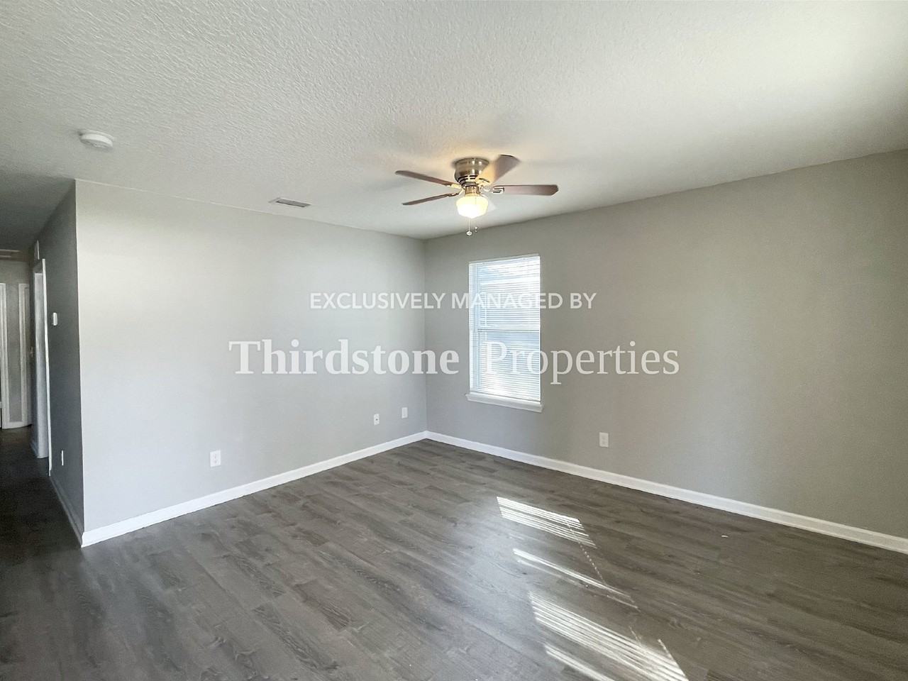 371 Smith St - Photo 6 of 21