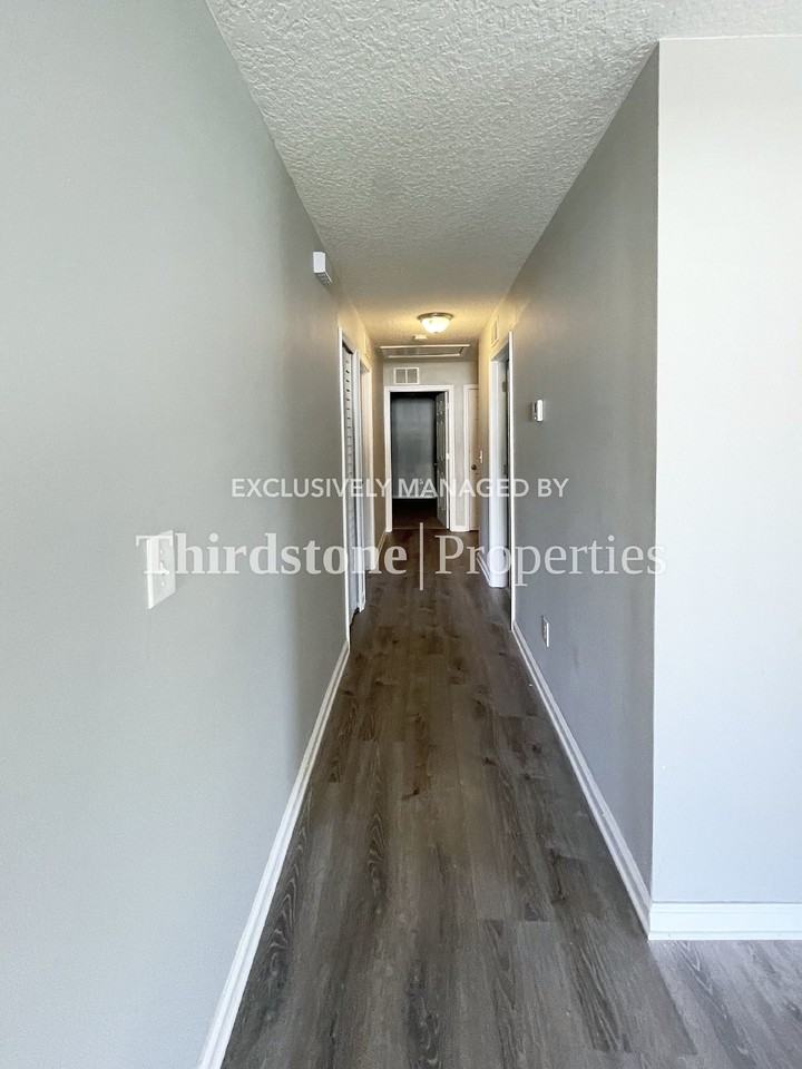 371 Smith St - Photo 7 of 21