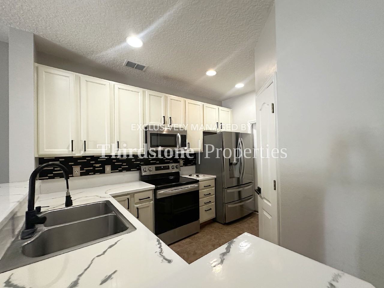 6131 Bartram Village Dr - Photo 4 of 22