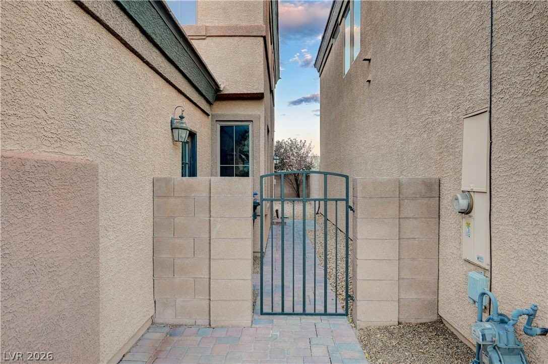 8224 Strawberry Spring St - Photo 4 of 44