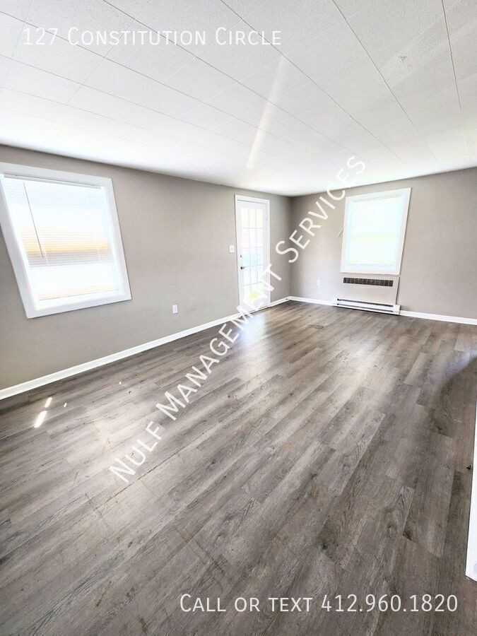 127 Constitution Cir - Photo 2 of 8