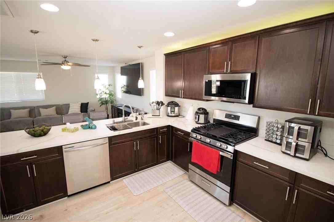 9955 Heritage Desert St - Photo 4 of 38