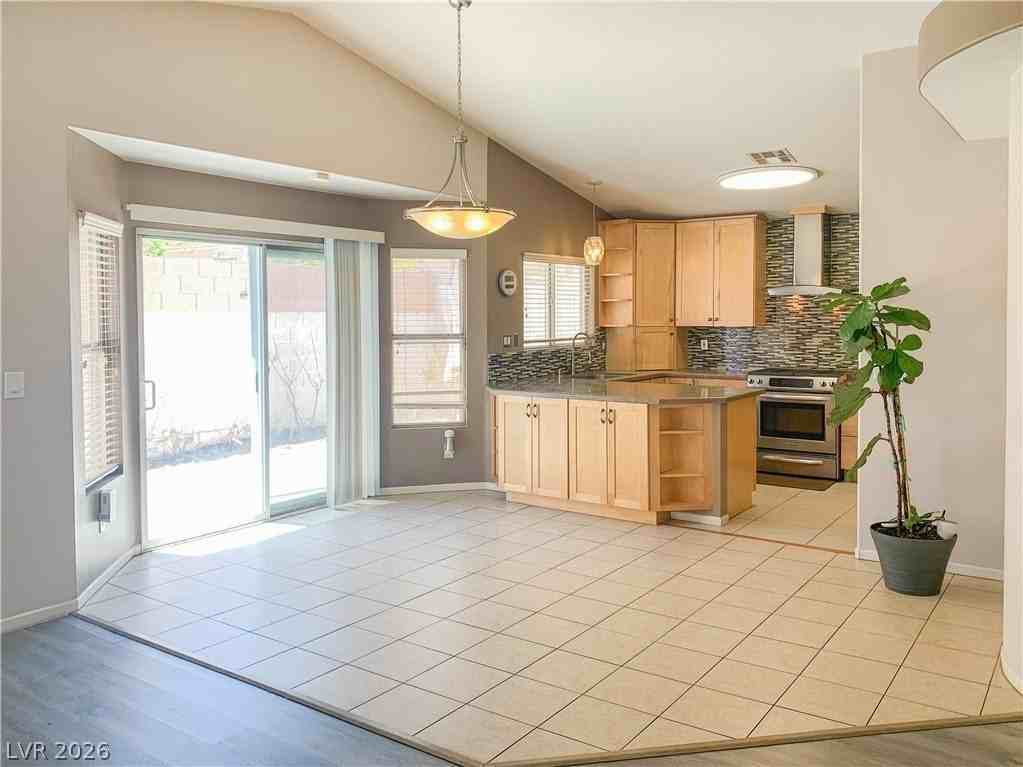 405 Europa Way - Photo 5 of 24