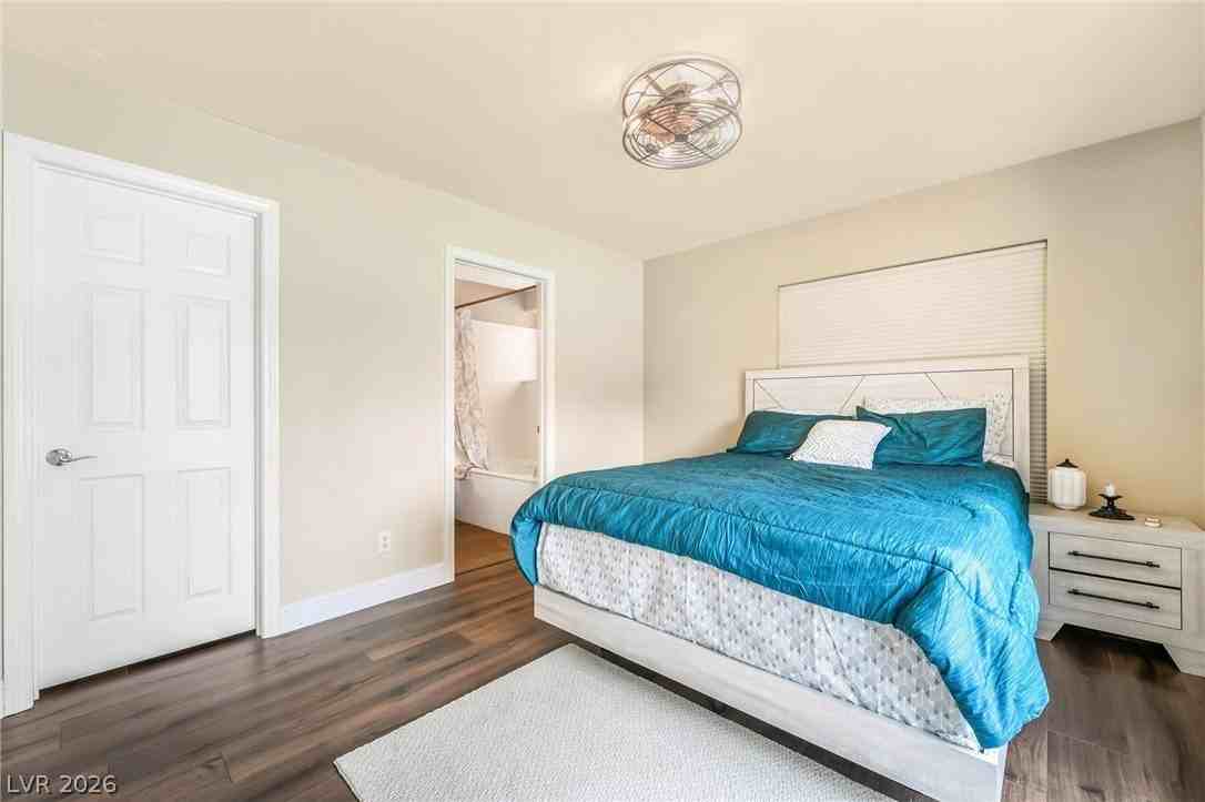 6877 Philharmonic Ave - Photo 5 of 23