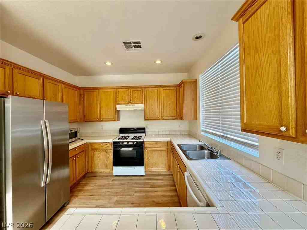 10055 Capistrello Ave - Photo 6 of 22