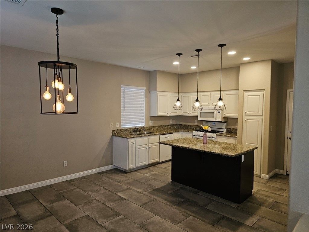 140 Samantha Rose St - Photo 5 of 39