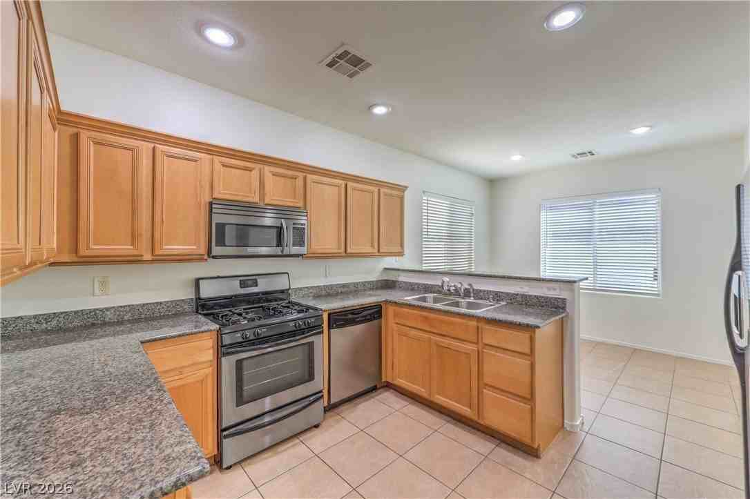 10939 Paradise Rd - Photo 7 of 36