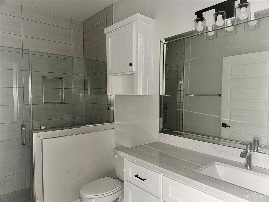 1019 N Clarence Ave #1 - Photo 7 of 8