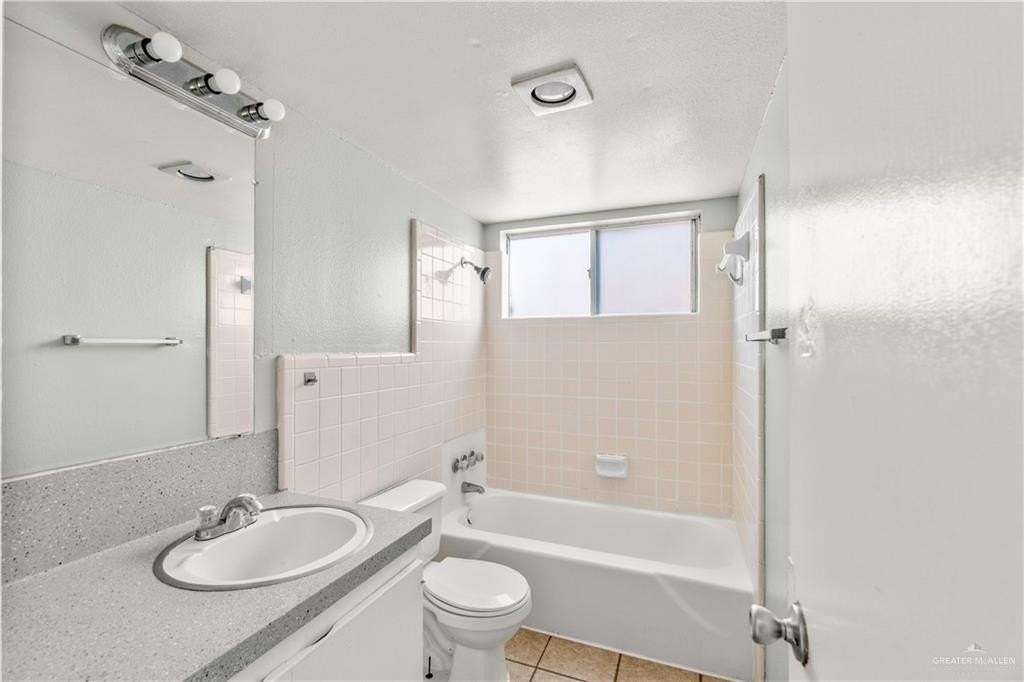 201 N Montevideo Ave #2 - Photo 5 of 8