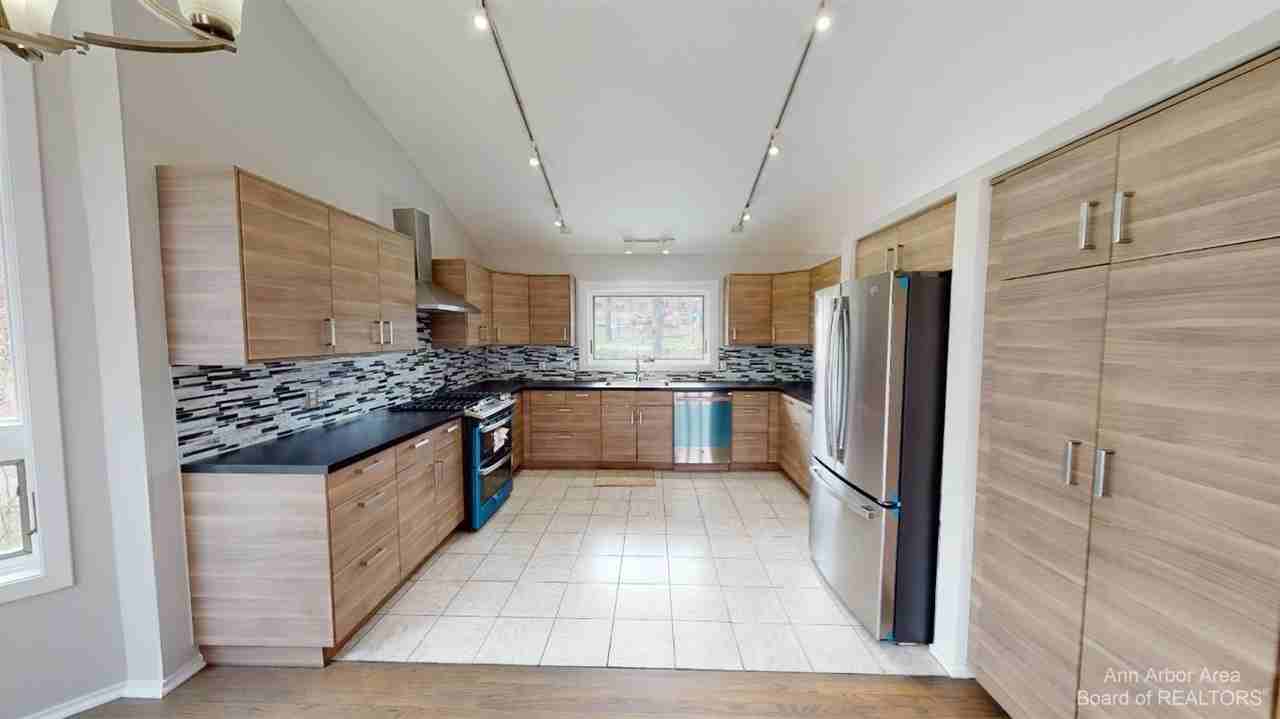 1280 Sunset Rd - Photo 2 of 50