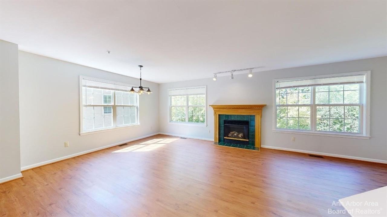 2813 Barclay Way - Photo 2 of 24