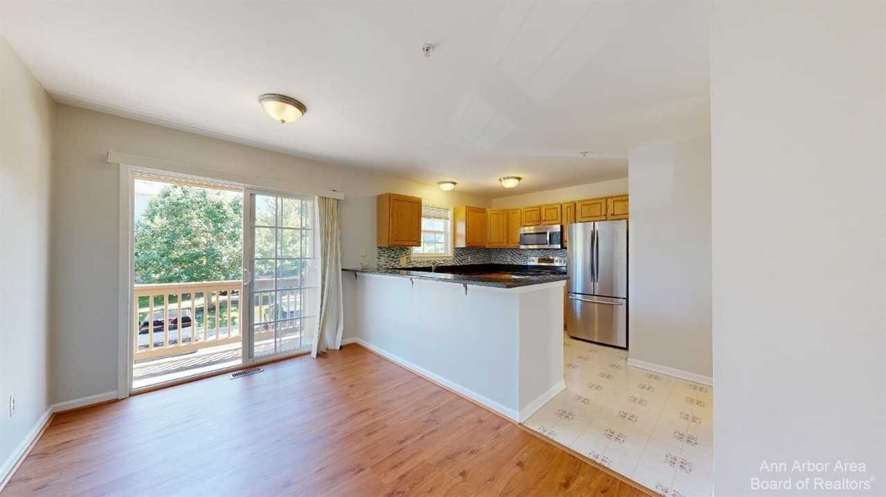 2813 Barclay Way - Photo 4 of 24