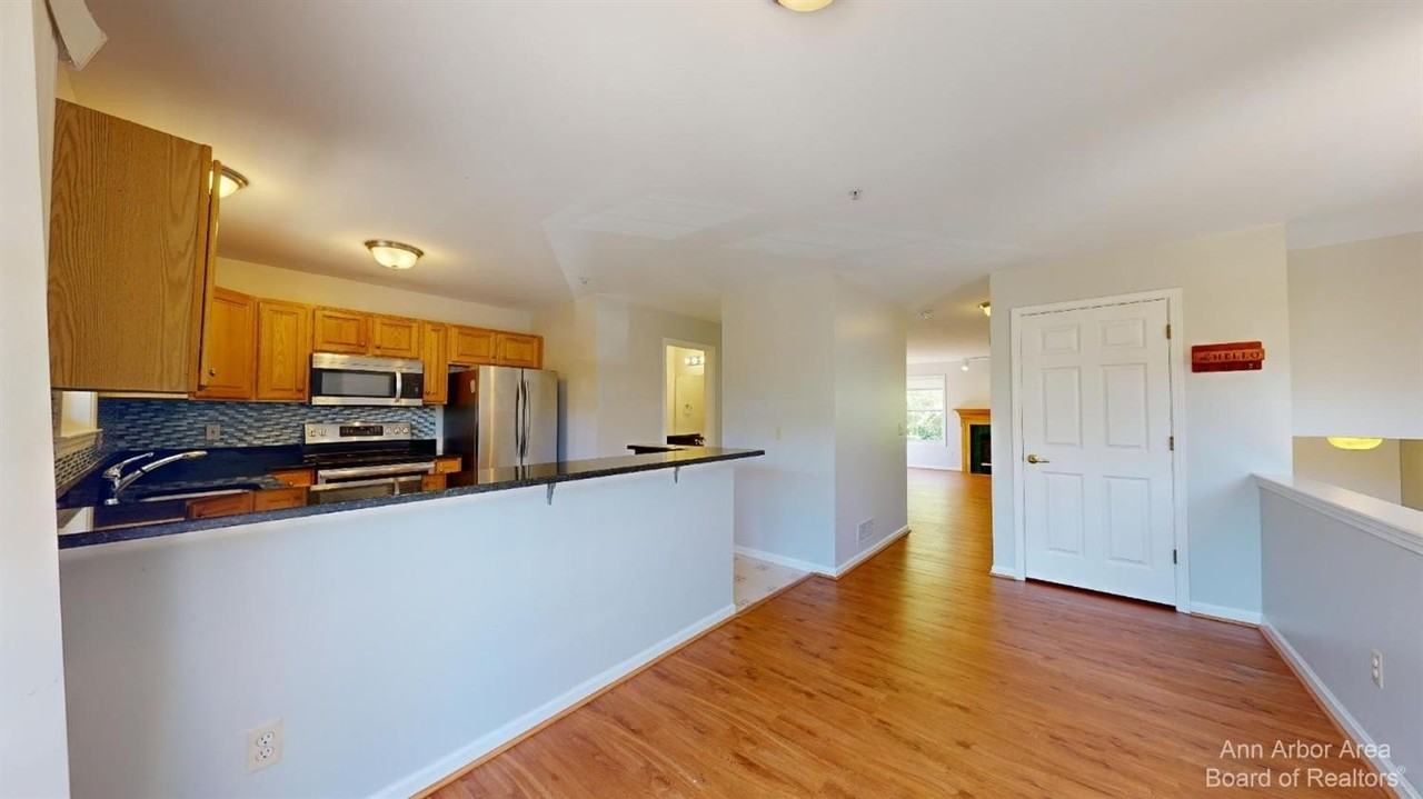2813 Barclay Way - Photo 5 of 24