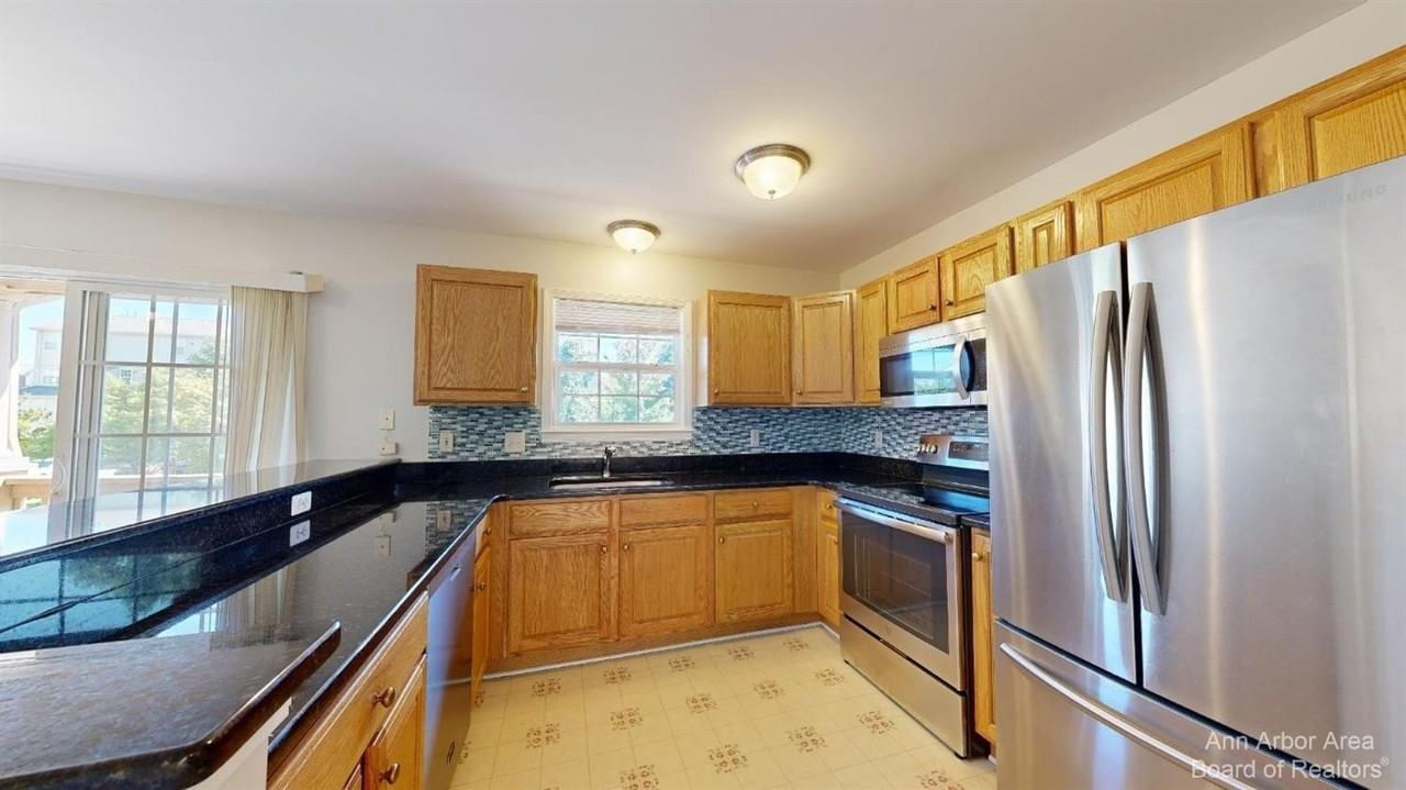 2813 Barclay Way - Photo 7 of 24