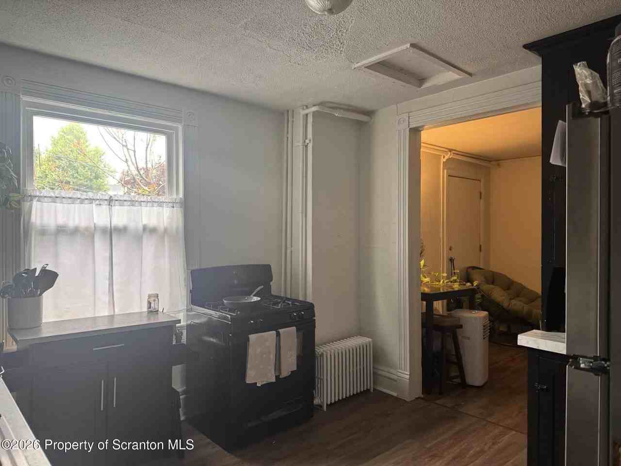 211 Grand Ave #6 - Photo 4 of 11