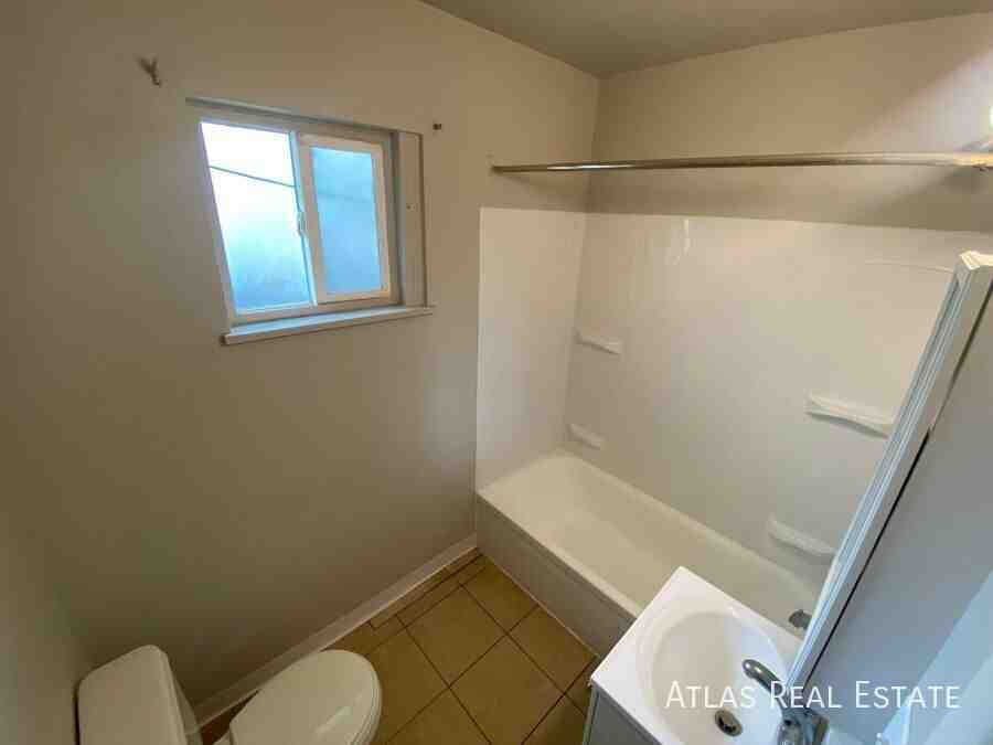 881 E Egbert St - Photo 4 of 24