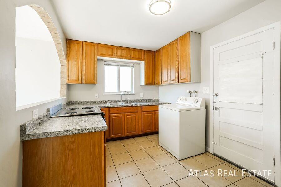 881 E Egbert St - Photo 2 of 17