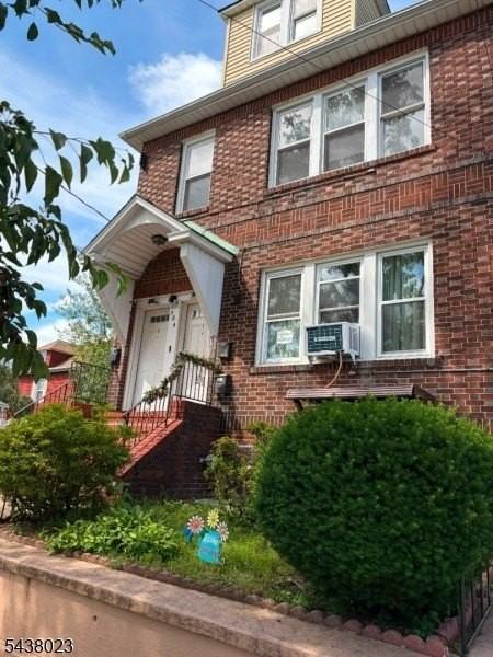 584 Gregory Ave - Photo 2 of 20