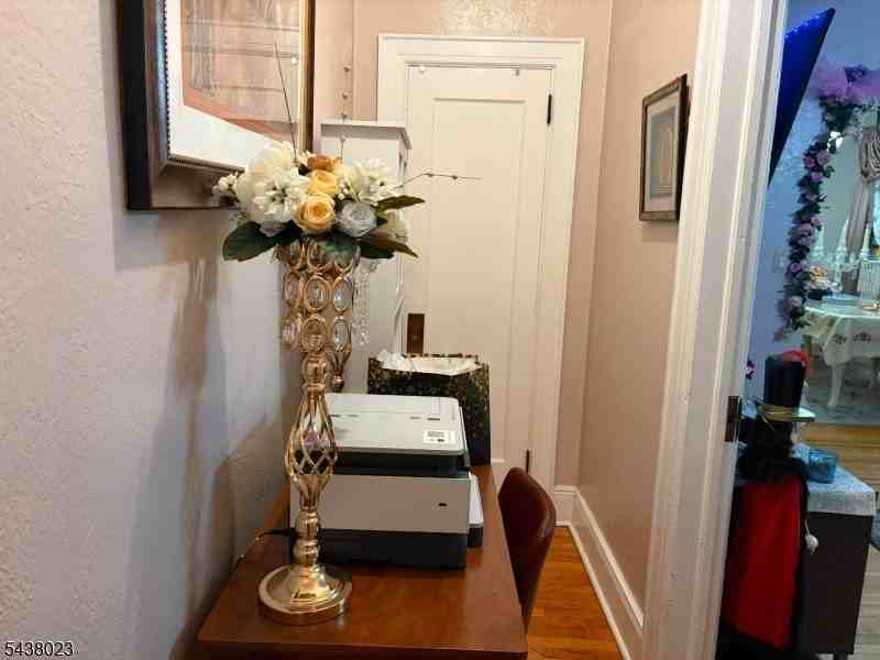 584 Gregory Ave - Photo 5 of 20