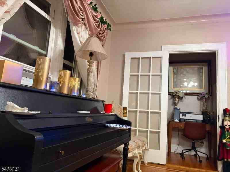 584 Gregory Ave - Photo 6 of 20