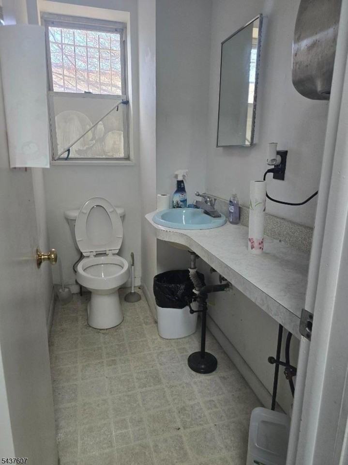 573 Van Houten Ave #3 - Photo 5 of 7