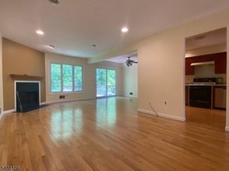 8 Stockton Ct - Photo 2 of 25