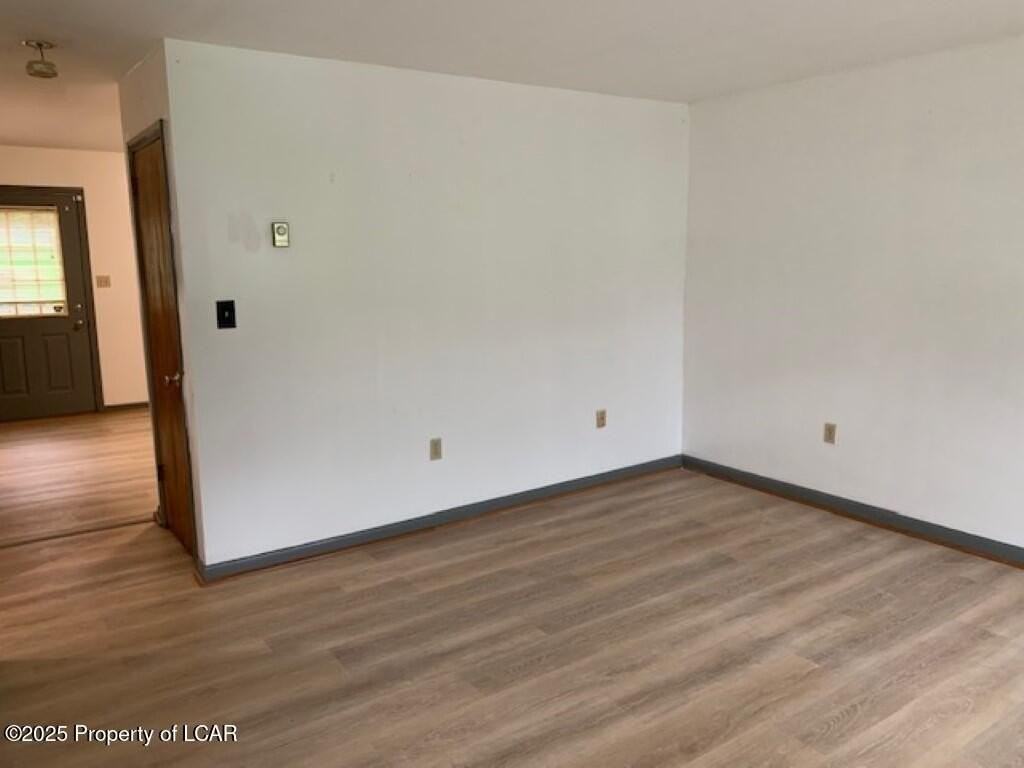 133 Tobin Ln - Photo 2 of 9