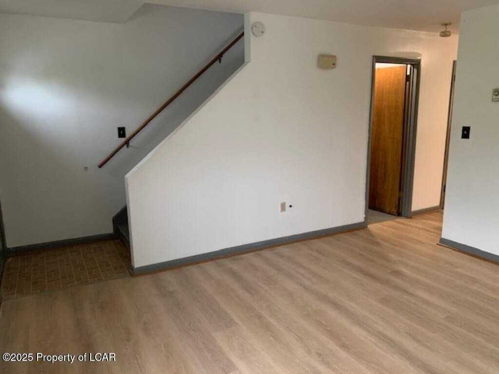 133 Tobin Ln - Photo 3 of 9
