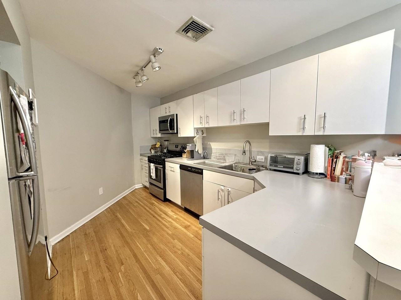 312 10th St #312 - Photo 4 of 9