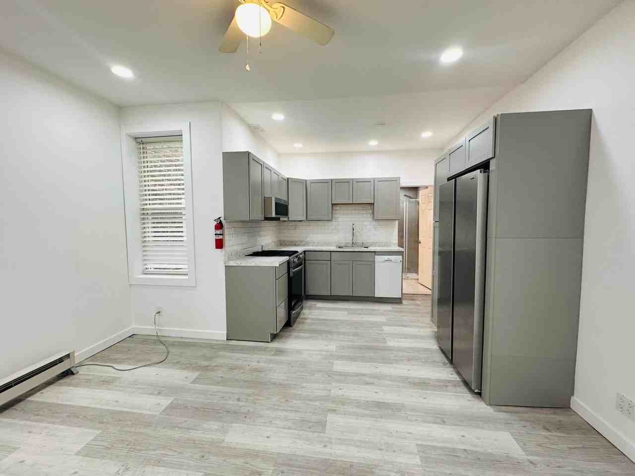213 Mallory Ave #1 - Photo 4 of 13