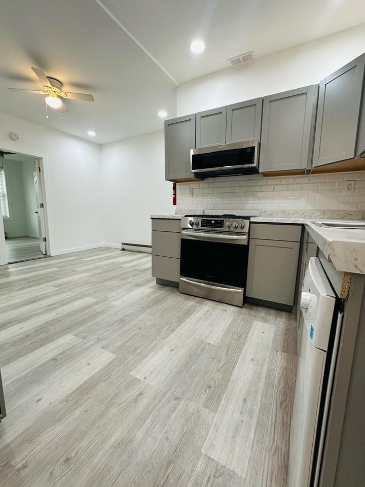 213 Mallory Ave #1 - Photo 5 of 13