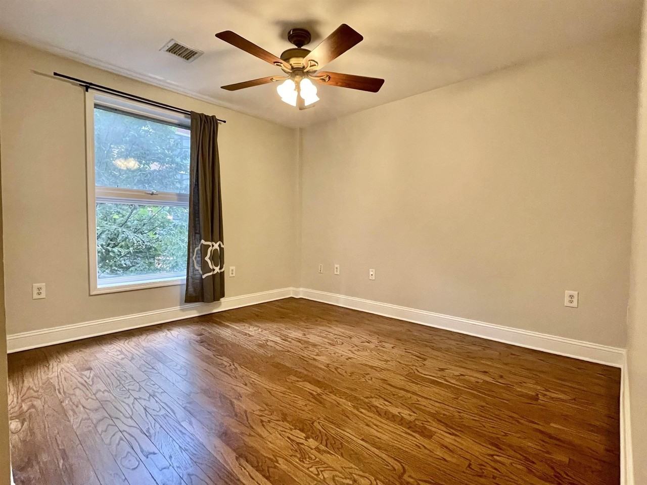 1331 Grand St #209 - Photo 5 of 13