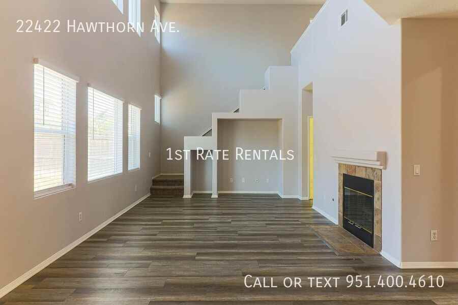 22422 Hawthorn Ave - Photo 2 of 11