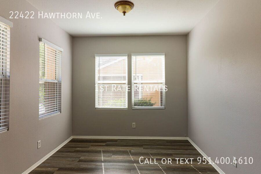 22422 Hawthorn Ave - Photo 3 of 11