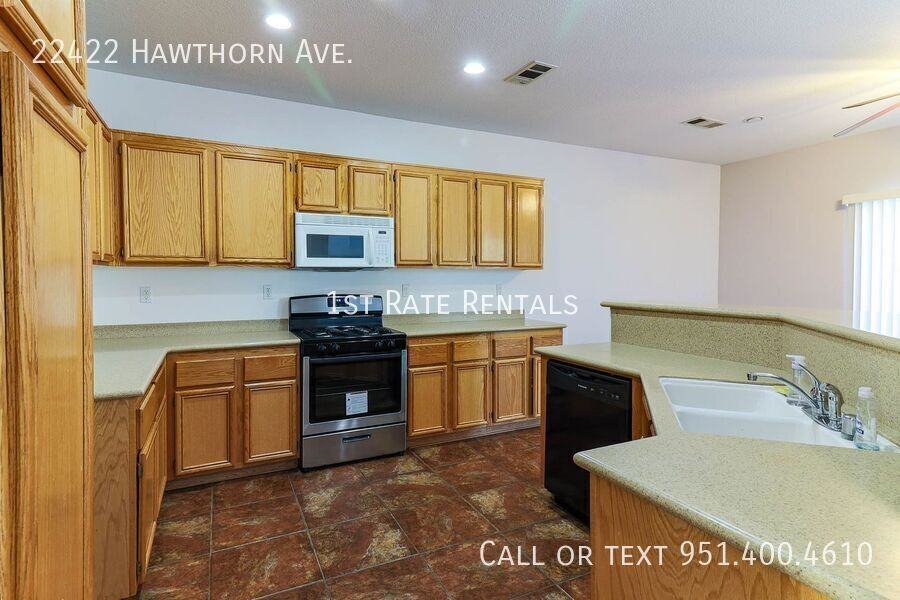 22422 Hawthorn Ave - Photo 5 of 11