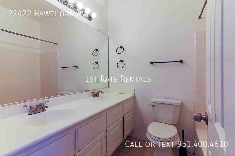 22422 Hawthorn Ave - Photo 7 of 11