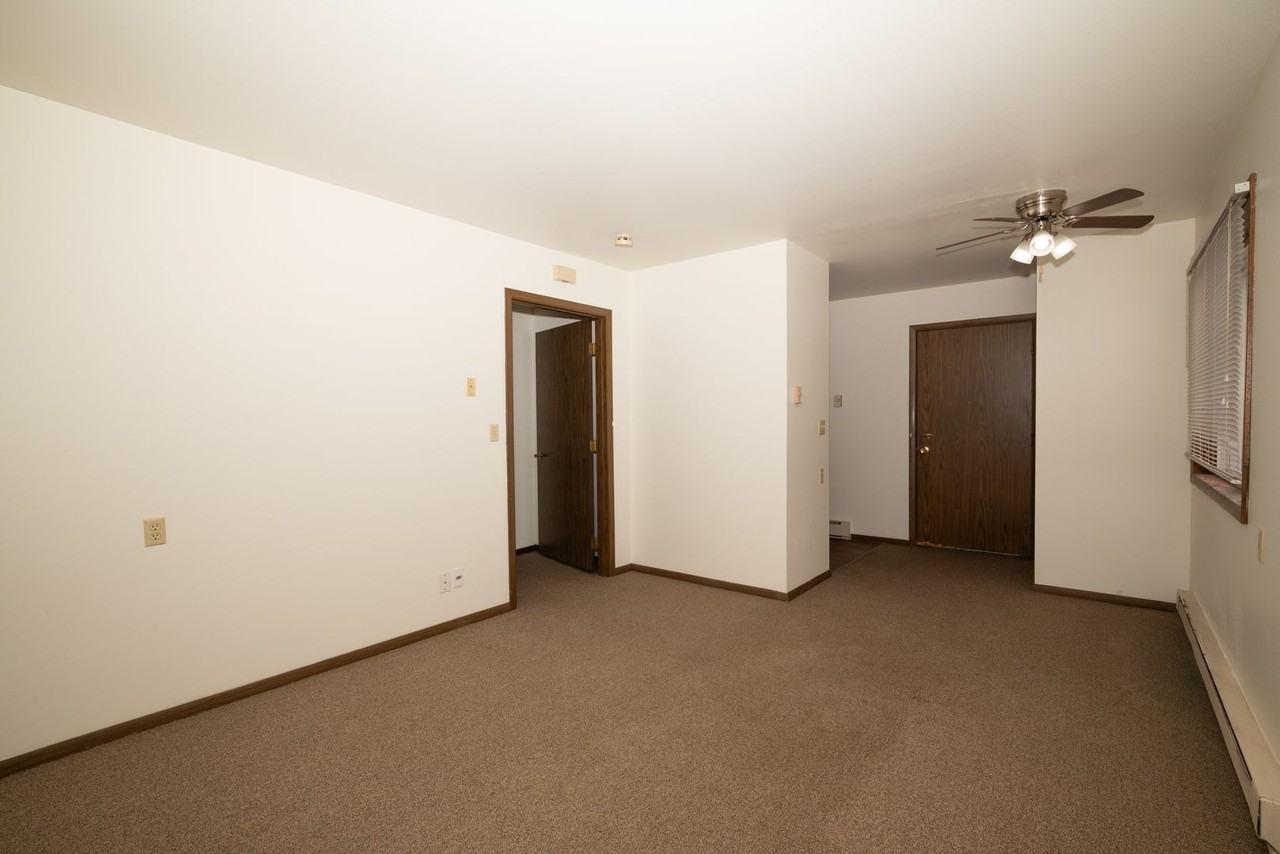 705 Chase Blvd - Photo 2 of 6