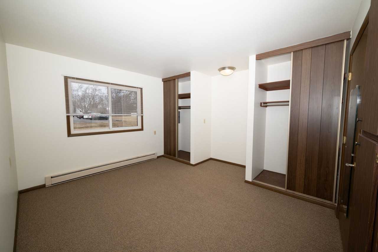 705 Chase Blvd - Photo 4 of 6
